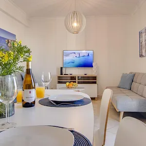 Apartment Old Town 2br 50m Ocean W/ Ac Wi-fi Parking Terrace, Albufeira